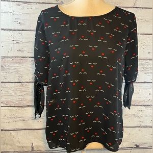 LILY WHITE Blouse Tie Sleeves Black w Kissy Face Print-Medium